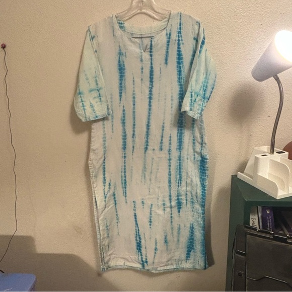 Blue and white tie die pattern night gown - Picture 6 of 10